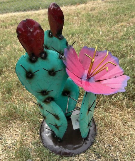 Metal Art - Small Cactus w/Pink Flowers
