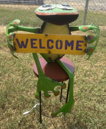 Metal Art - Frog Sitting on Stool Welcome Sign