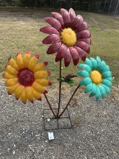 Metal Art - Large Flower Arrangment w/Butterfly