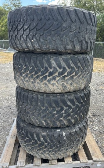 Open Country Toyo M/T Tires & Rims 38X15.50R18LT