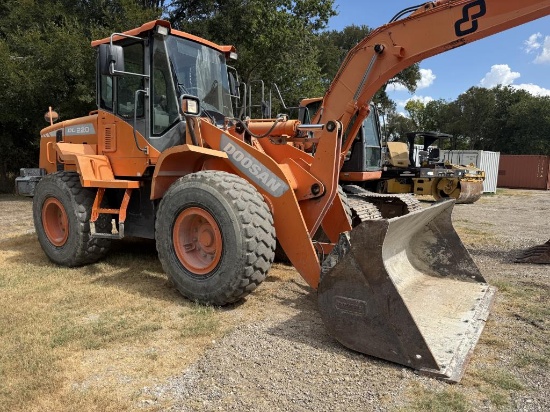 Doosan DL220-3 Wheel Loader w/ 8' Bucket