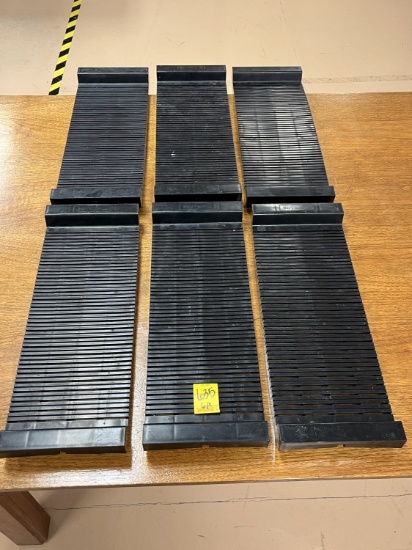 Botron B1902S Racks; 7" X 9"