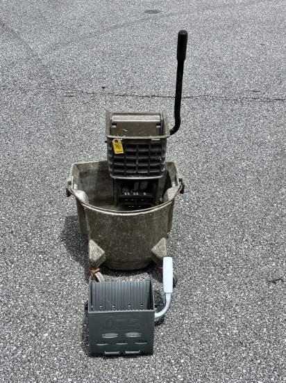 Rubbermaid Commercial Mop Bucket