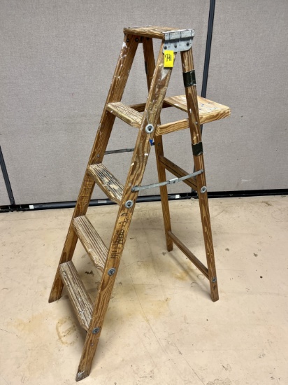 5' Wooden Ladder