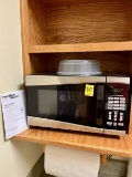 B- Hamilton Beach 900 Watt Microwave