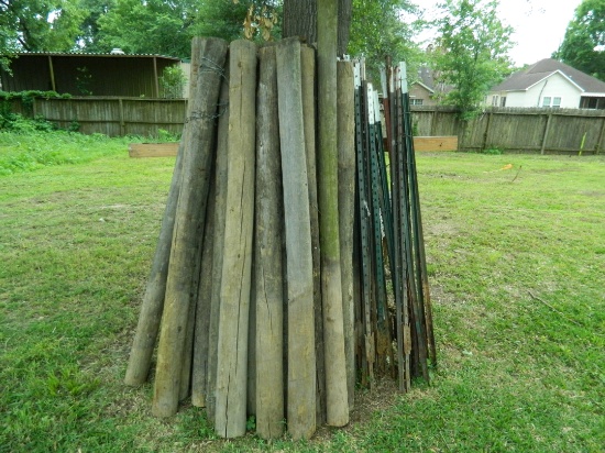 Lot of Wooden Fence Posts and Metal T-Posts, All One Money. Pick-Up in Sealy, Texas
