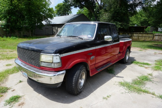 June 1993 Ford F150 Sport Side, 5.0 V8 Electronic Fuel Injection, Starts, Runs and Drives. in Sealy
