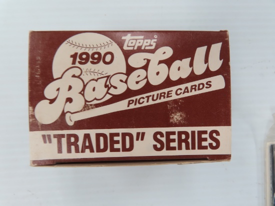 1990 Topps Traded Set of 132 cards with David Justice ROOKIE CARD