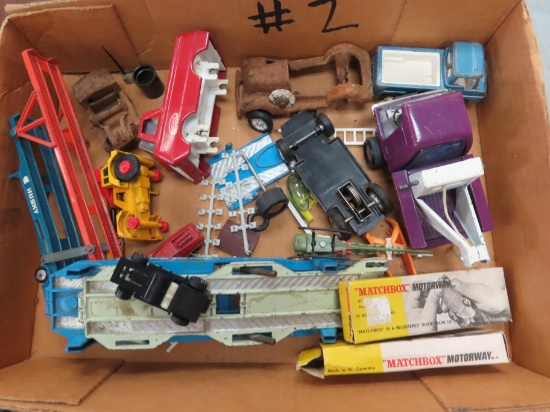 parts box: incl. Tootsie Toy, Matchbox, Hot Wheels, Tonka, Buddy L, Husky, Corgi and two old rusty