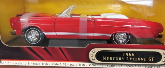 YATMING 1:18 Die Cast: 1966 Mercury Cyclone GT in Box, nice one. Convertible.