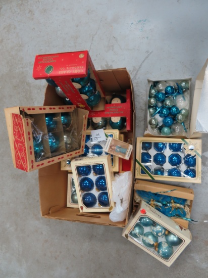 NO SHIPPING, Pick Up Only: Christmas Balls.