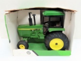 Made in USA: Vintage John Deere 4255 Row Crop Tractor Ertl, 1:16 Scale.