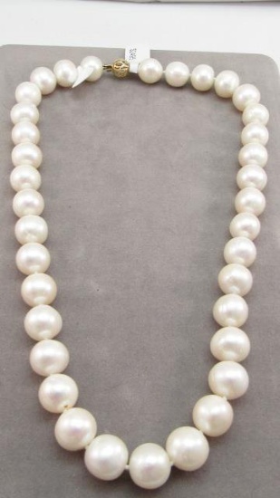 18" Strand of 11mm Pearls 14K y/g catch, 83.5g