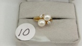 18K y/g Estate Two 7mm Pearl & .14ct. t.w.