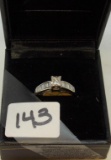 LADIES 18K W/G .33 PRINCESS CUT DIAMOND CENTER BAGUETTE SIDES .57CT T.W DIAMOND 3.2G