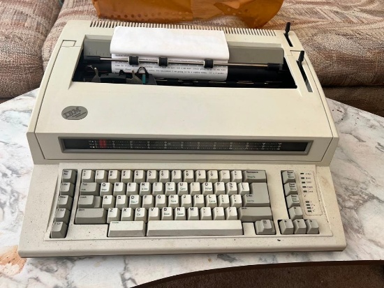 IBM Personal Wheelwriter Typewriter