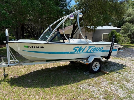 1970 Ski Tique Boat