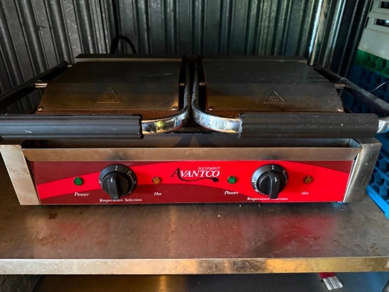 Avantco Double Panini Sandwich Grill with Dual Temperature Controls