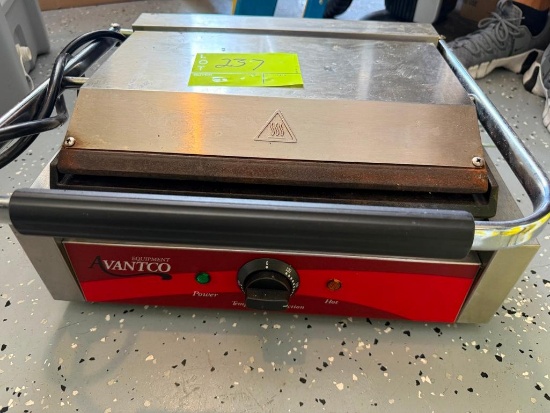 Avantco Commercial Electric Panini Grill / Sandwich Press