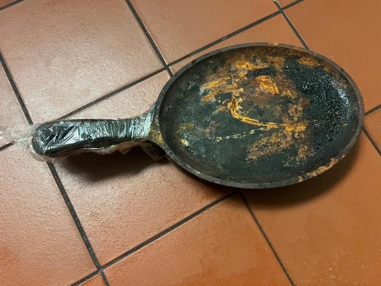 (4) Cast Iron Fajita / Sizzle Skillets with Handles