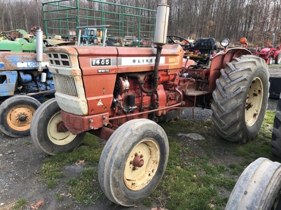 1832:Oliver 1465 Tractor
