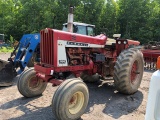 414:IH 806 Tractor
