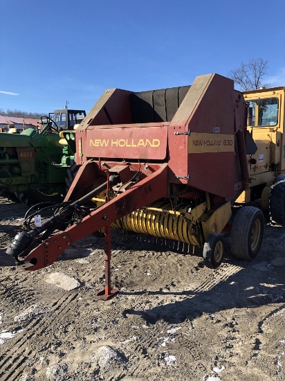 052 New Holland 630 Round Baler