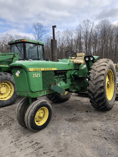076 John Deere 2520