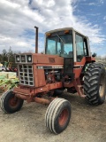 265 IH 1086 Tractor