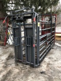 1052 Squeeze Chute with Corral