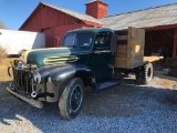 038 1942 Ford F5 Flatbed