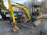 4389 Gehl 373 Excavator