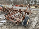 1121 Chisel Plow