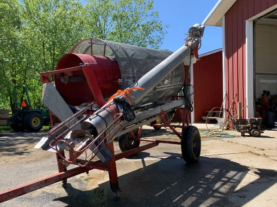 29 Hutchinson 1500 Grain Cleaner with Auger