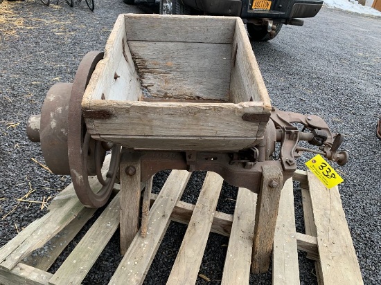 338 New Holland Feed Grinder