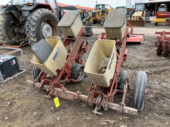 3013 International 2-Row Planter