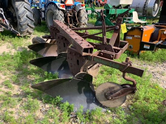 3327 John Deere 3x Plow