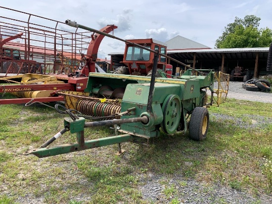 3490 John Deere 337 Baler