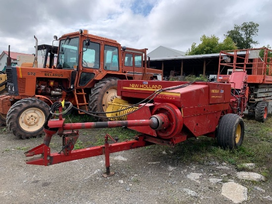 3559 New Holland 326 Baler