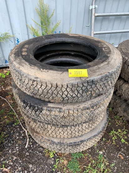 3587 (4) 9R22.5 Tires