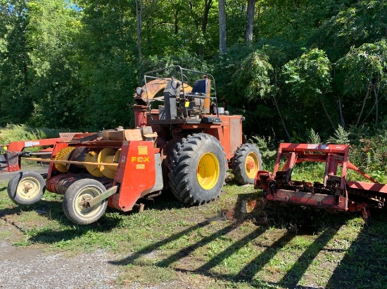 3672 Fox 6250 Self Propelled Chopper w/ Fox 7334 3-Row Corn Head