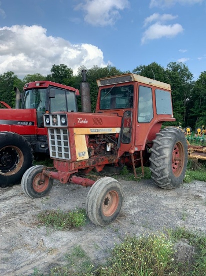 6425 International 766 Tractor