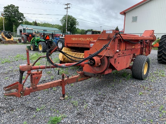 6445 New Holland 320 Baler