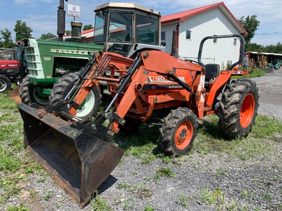 6476 Kubota L2850 Tractor