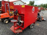 3573 Uebler 812 Feed Cart