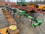 7008 John Deere 2810 Plow