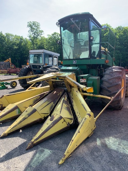 4462 John Deere 5830 Self-Propelled Chopper