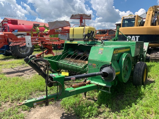 4635 John Deere 348 Baler