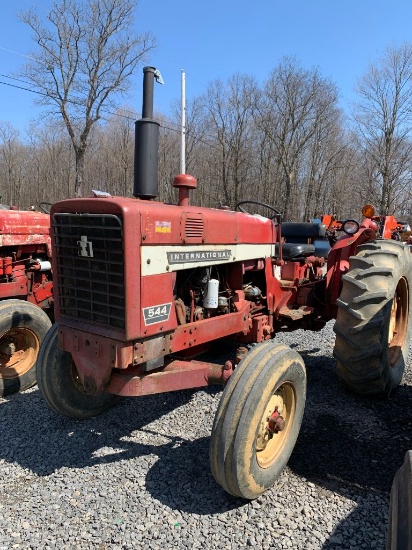 7257 International 544 Tractor