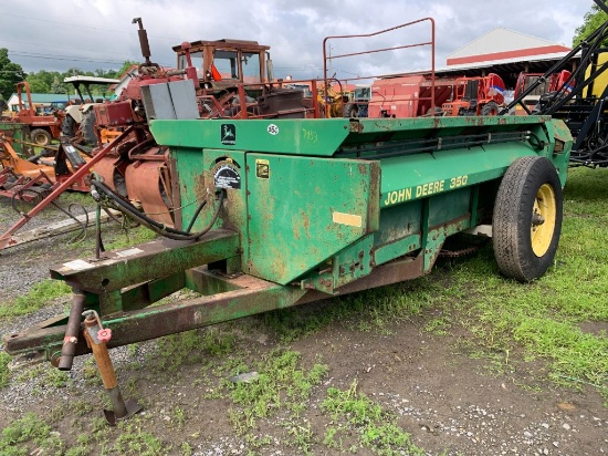 7453 John Deere 350 Spreader